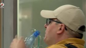 VIDEO În aeroport, ca în saună. Călătorii au fost nevoiți să suporte temperaturi insuportabile în zona de îmbarcare